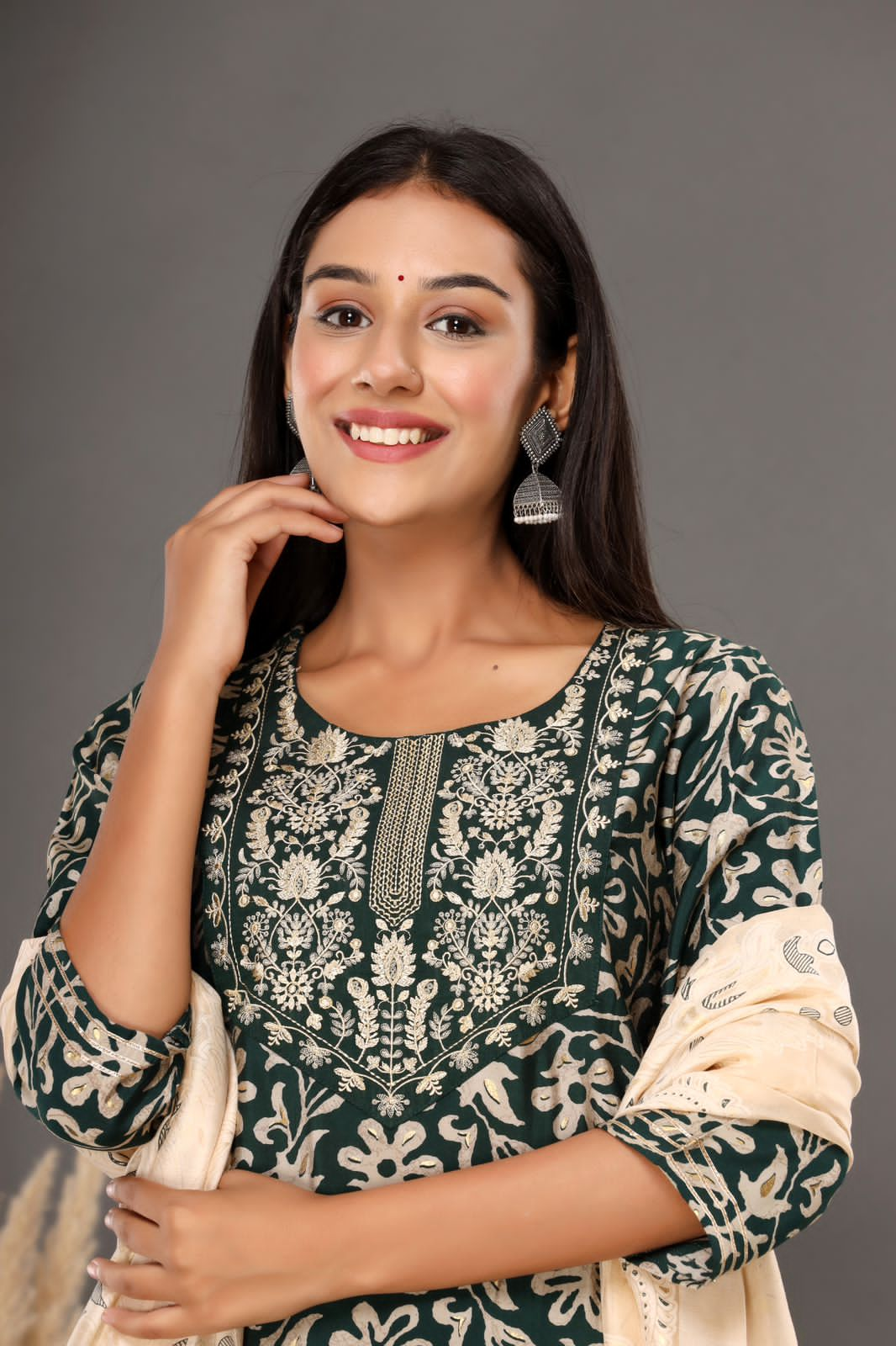 KAINOOSH modaal kurta set with embroidery bottle green (k389)